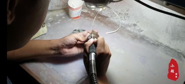 翡翠原石为什么有壳,翡翠原石怎么处理-第4张图片-翡翠网 翡翠原石为什么有壳,翡翠原石怎么处理-第4张图片-翡翠网