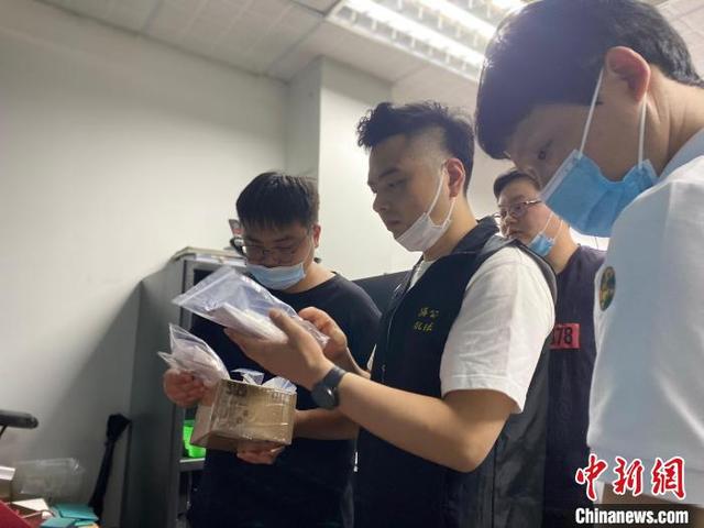 在深圳龙华想买翡翠手镯去哪里买,广东翡翠手镯批发市场在哪里-第2张图片-翡翠网