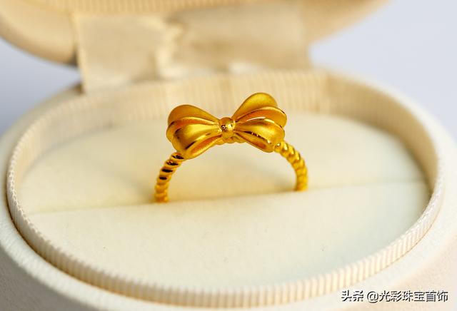 时尚钻石戒指款式图片,今年流行的黄金戒指图片-第1张图片-翡翠网