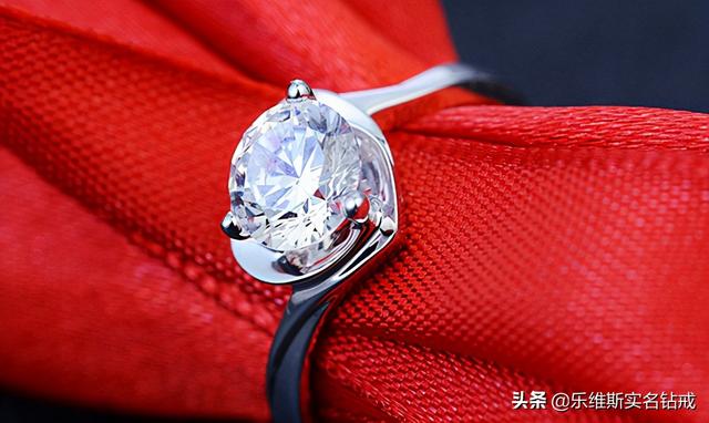 一克拉的钻石多少钱一般的钻石戒指多少钱-第4张图片-翡翠网 一克拉的钻石多少钱一般的钻石戒指多少钱-第4张图片-翡翠网