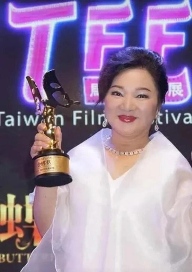 翡翠耳钉款式翡翠耳饰价格-第7张图片-翡翠网 翡翠耳钉款式翡翠耳饰价格-第7张图片-翡翠网