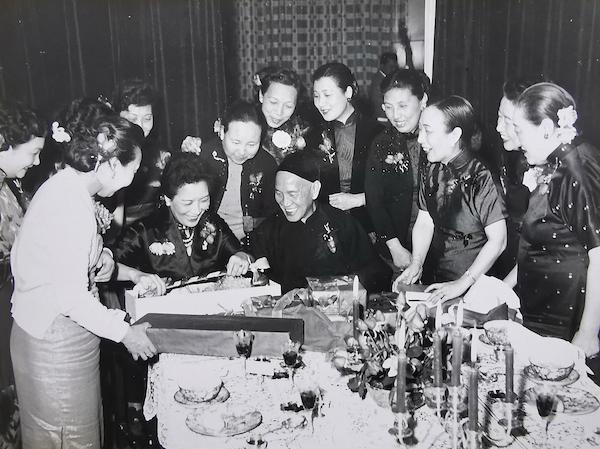 爱翡翠知识偶像,喜欢收藏翡翠的女明星-第6张图片-翡翠网 爱翡翠知识偶像,喜欢收藏翡翠的女明星-第6张图片-翡翠网