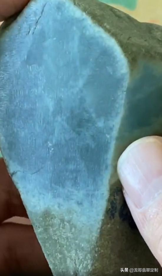 翡翠原石有雾水吗,翡翠原石用灯怎么看种-第1张图片-翡翠网 翡翠原石有雾水吗,翡翠原石用灯怎么看种-第1张图片-翡翠网