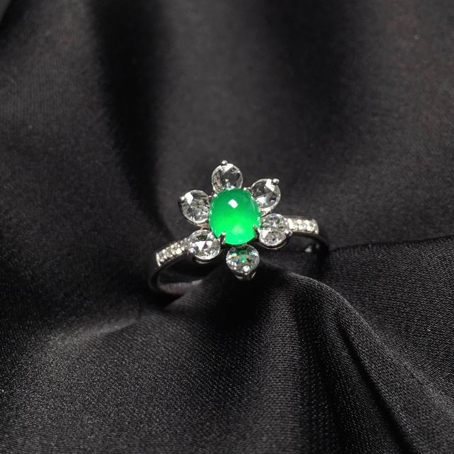 翡翠吊坠保养小知识,翡翠吊坠怎么保养-第3张图片-翡翠网 翡翠吊坠保养小知识,翡翠吊坠怎么保养-第3张图片-翡翠网