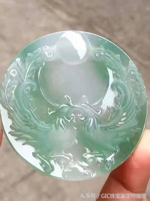 玉镯和翡翠手镯哪个值钱,什么样的翡翠手镯好-第3张图片-翡翠网 玉镯和翡翠手镯哪个值钱,什么样的翡翠手镯好-第3张图片-翡翠网