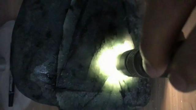 翡翠怎么看灰不灰底灰的翡翠原石-第7张图片-翡翠网 翡翠怎么看灰不灰底灰的翡翠原石-第7张图片-翡翠网