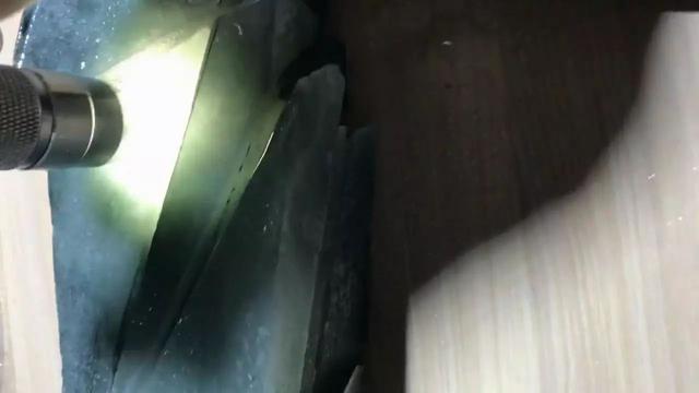 翡翠怎么看灰不灰底灰的翡翠原石-第9张图片-翡翠网 翡翠怎么看灰不灰底灰的翡翠原石-第9张图片-翡翠网