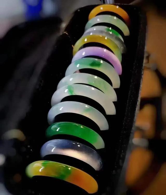 翡翠质量知识大全翡翠鉴定的最新标准-第1张图片-翡翠网 翡翠质量知识大全翡翠鉴定的最新标准-第1张图片-翡翠网