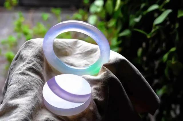 翡翠质量知识大全翡翠鉴定的最新标准-第3张图片-翡翠网 翡翠质量知识大全翡翠鉴定的最新标准-第3张图片-翡翠网