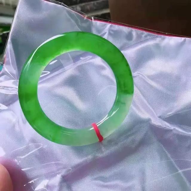 翡翠质量知识大全翡翠鉴定的最新标准-第7张图片-翡翠网 翡翠质量知识大全翡翠鉴定的最新标准-第7张图片-翡翠网