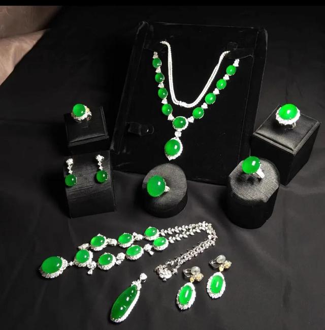 翡翠质量知识大全翡翠鉴定的最新标准-第10张图片-翡翠网 翡翠质量知识大全翡翠鉴定的最新标准-第10张图片-翡翠网