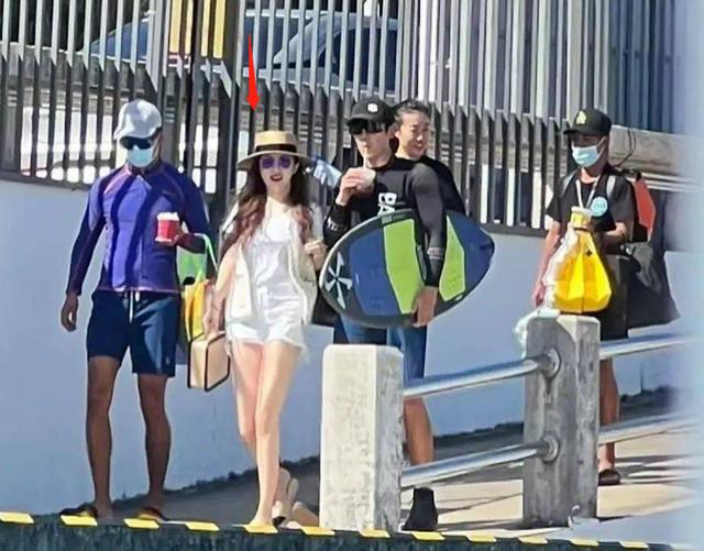 儿童手戴翡翠手镯宝宝长命锁图片-第4张图片-翡翠网 儿童手戴翡翠手镯宝宝长命锁图片-第4张图片-翡翠网