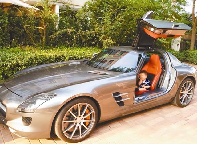 儿童手戴翡翠手镯宝宝长命锁图片-第5张图片-翡翠网 儿童手戴翡翠手镯宝宝长命锁图片-第5张图片-翡翠网