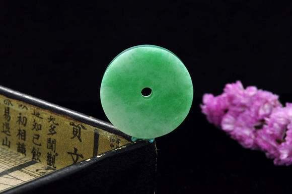 芙蓉种翡翠手镯价格,芙蓉色手镯是什么样的-第1张图片-翡翠网 芙蓉种翡翠手镯价格,芙蓉色手镯是什么样的-第1张图片-翡翠网