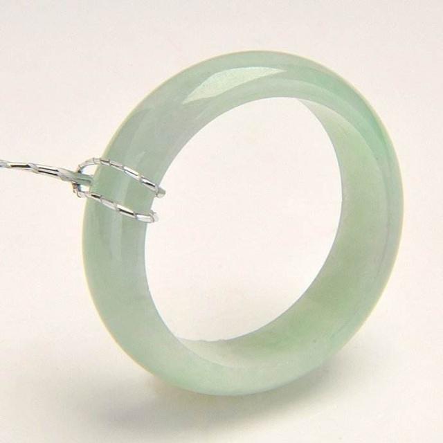 芙蓉种翡翠手镯价格,芙蓉色手镯是什么样的-第4张图片-翡翠网 芙蓉种翡翠手镯价格,芙蓉色手镯是什么样的-第4张图片-翡翠网