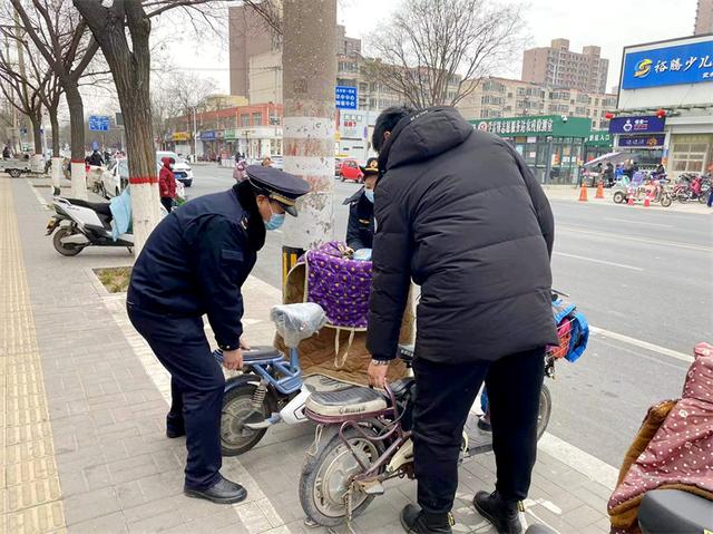 德隆翡翠市场地摊价格,翡翠原石哪里买-第1张图片-翡翠网 德隆翡翠市场地摊价格,翡翠原石哪里买-第1张图片-翡翠网
