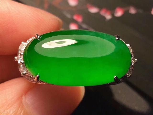 描写翡翠有灵性的句子形容翡翠的基本知识-第2张图片-翡翠网 描写翡翠有灵性的句子形容翡翠的基本知识-第2张图片-翡翠网