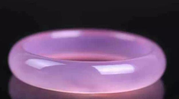 翡翠是玉的一种吗大型翡翠玉手镯知识-第48张图片-翡翠网