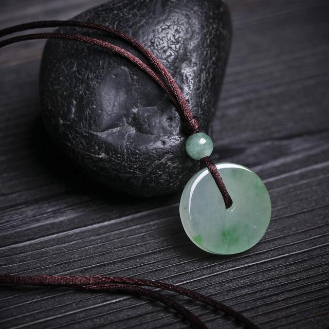 甜甜圈翡翠知识产权,和田玉面包圈的寓意-第2张图片-翡翠网 甜甜圈翡翠知识产权,和田玉面包圈的寓意-第2张图片-翡翠网