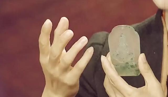 翡翠观音价格最新,翡翠观音的寓意和象征-第2张图片-翡翠网 翡翠观音价格最新,翡翠观音的寓意和象征-第2张图片-翡翠网