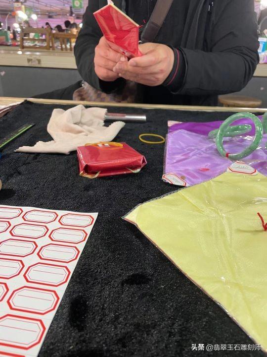 梦到自己买翡翠镯子,梦见卖翡翠手镯-第3张图片-翡翠网 梦到自己买翡翠镯子,梦见卖翡翠手镯-第3张图片-翡翠网