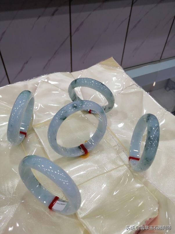 梦到自己买翡翠镯子,梦见卖翡翠手镯-第9张图片-翡翠网 梦到自己买翡翠镯子,梦见卖翡翠手镯-第9张图片-翡翠网