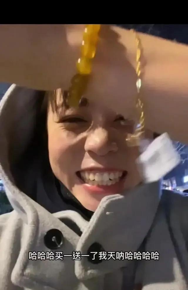 小叶紫檀发黑还是红好黄金手串-第1张图片-翡翠网 小叶紫檀发黑还是红好黄金手串-第1张图片-翡翠网