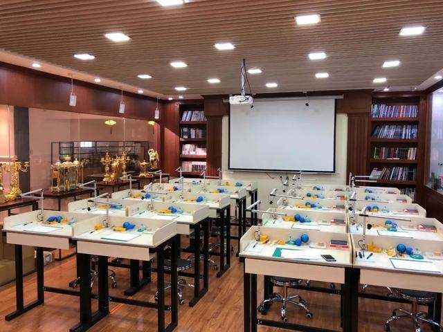 珠宝鉴定技能培训班中国地质大学珠宝鉴定培训-第14张图片-翡翠网 珠宝鉴定技能培训班中国地质大学珠宝鉴定培训-第14张图片-翡翠网