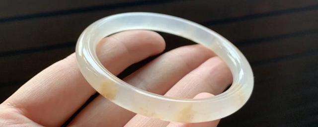 什么玉手镯最好翡翠手镯什么玉上品-第1张图片-翡翠网 什么玉手镯最好翡翠手镯什么玉上品-第1张图片-翡翠网