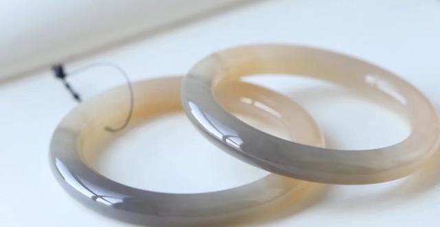 什么玉手镯最好翡翠手镯什么玉上品-第2张图片-翡翠网 什么玉手镯最好翡翠手镯什么玉上品-第2张图片-翡翠网