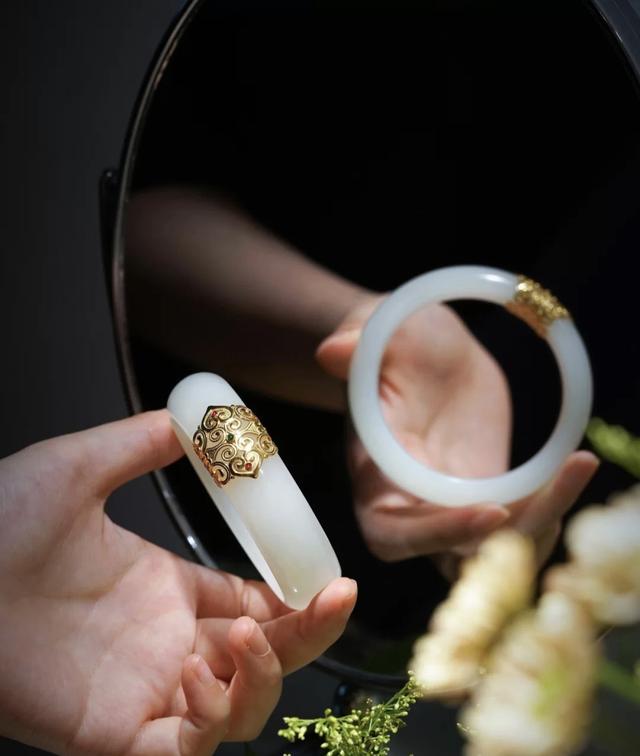 什么玉手镯最好翡翠手镯什么玉上品-第3张图片-翡翠网 什么玉手镯最好翡翠手镯什么玉上品-第3张图片-翡翠网