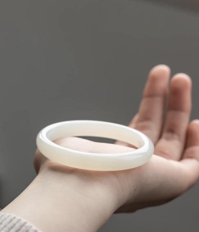 什么玉手镯最好翡翠手镯什么玉上品-第4张图片-翡翠网 什么玉手镯最好翡翠手镯什么玉上品-第4张图片-翡翠网