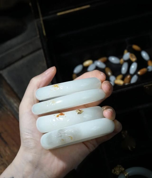 什么玉手镯最好翡翠手镯什么玉上品-第5张图片-翡翠网 什么玉手镯最好翡翠手镯什么玉上品-第5张图片-翡翠网