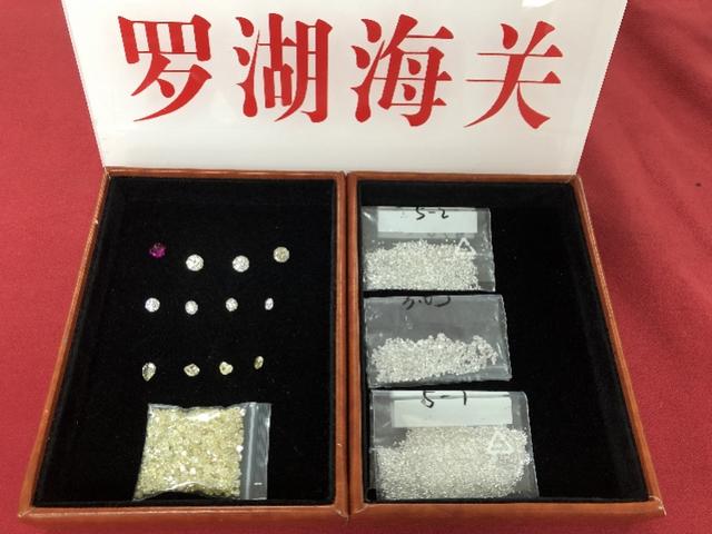 蓝芙蓉35的有爆珠嘛,钻石(硬蓝)多少钱一包-第1张图片-翡翠网 蓝芙蓉35的有爆珠嘛,钻石(硬蓝)多少钱一包-第1张图片-翡翠网