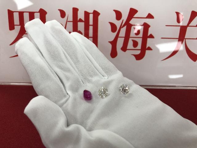 蓝芙蓉35的有爆珠嘛,钻石(硬蓝)多少钱一包-第2张图片-翡翠网 蓝芙蓉35的有爆珠嘛,钻石(硬蓝)多少钱一包-第2张图片-翡翠网