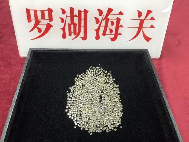 蓝芙蓉35的有爆珠嘛,钻石(硬蓝)多少钱一包-第3张图片-翡翠网 蓝芙蓉35的有爆珠嘛,钻石(硬蓝)多少钱一包-第3张图片-翡翠网