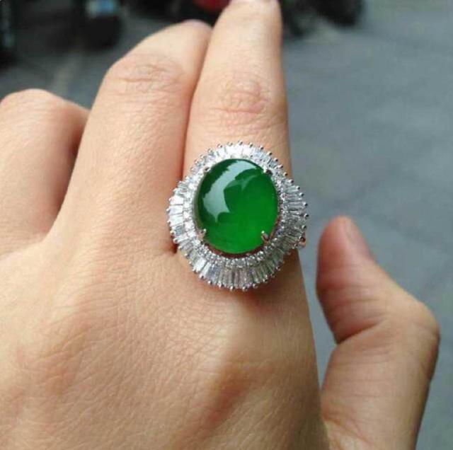 包含挑选翡翠原石主角开帝王绿的词条-第7张图片-翡翠网 包含挑选翡翠原石主角开帝王绿的词条-第7张图片-翡翠网