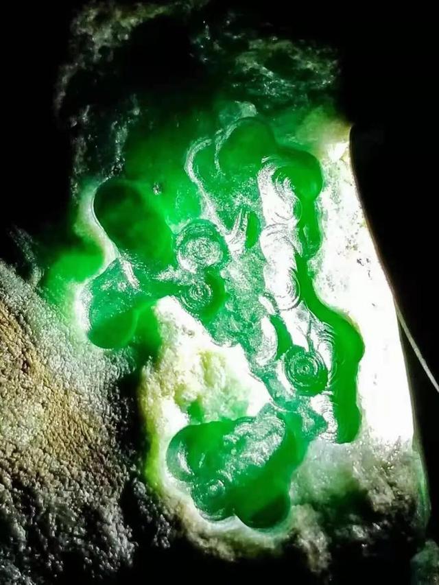 翡翠晴底是什么意思翡翠入门知识翡翠冰晴底是什么意思-第2张图片-翡翠网 翡翠晴底是什么意思翡翠入门知识翡翠冰晴底是什么意思-第2张图片-翡翠网