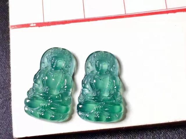 翡翠晴底是什么意思翡翠入门知识翡翠冰晴底是什么意思-第4张图片-翡翠网 翡翠晴底是什么意思翡翠入门知识翡翠冰晴底是什么意思-第4张图片-翡翠网