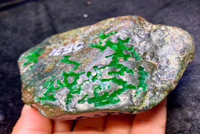 老坑冰种翡翠图片价格翡翠原石价格冰种-第5张图片-翡翠网 老坑冰种翡翠图片价格翡翠原石价格冰种-第5张图片-翡翠网