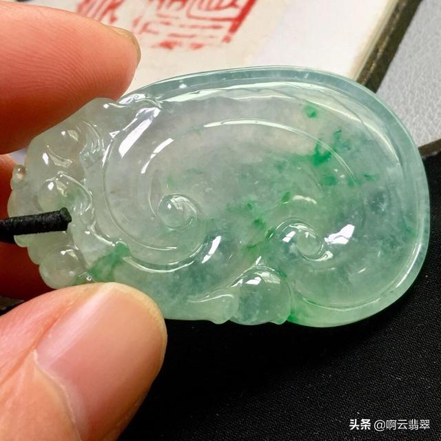 飘绿翡翠价格,翡翠飘绿好还是满绿好-第2张图片-翡翠网 飘绿翡翠价格,翡翠飘绿好还是满绿好-第2张图片-翡翠网