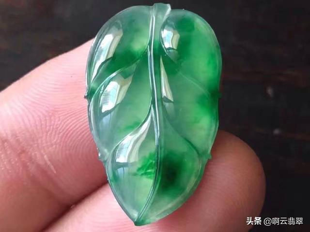 飘绿翡翠价格,翡翠飘绿好还是满绿好-第5张图片-翡翠网 飘绿翡翠价格,翡翠飘绿好还是满绿好-第5张图片-翡翠网