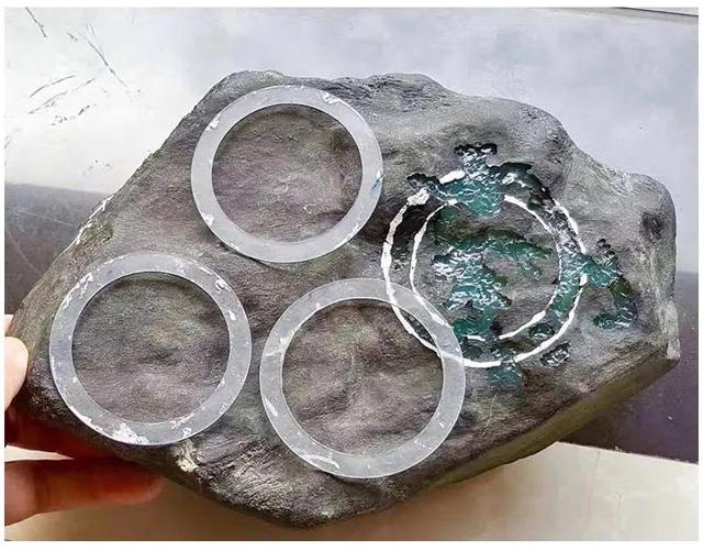 翡翠原石莫西沙龙珠莫西沙翡翠原石价格-第2张图片-翡翠网 翡翠原石莫西沙龙珠莫西沙翡翠原石价格-第2张图片-翡翠网