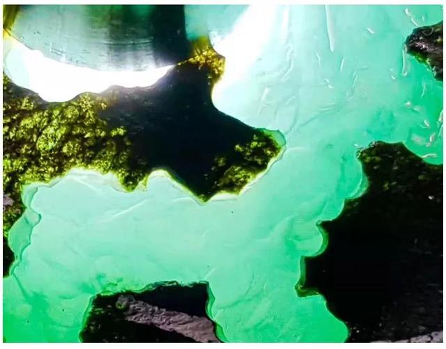 翡翠原石莫西沙龙珠莫西沙翡翠原石价格-第3张图片-翡翠网 翡翠原石莫西沙龙珠莫西沙翡翠原石价格-第3张图片-翡翠网