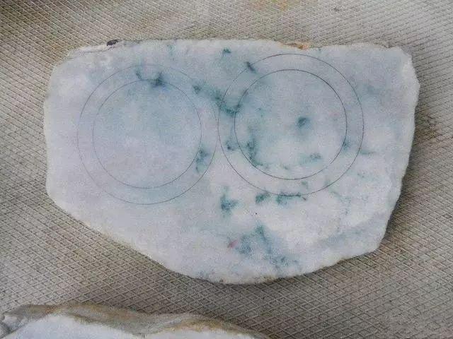 制作翡翠手镯吸筒翡翠桶珠图片大全-第5张图片-翡翠网 制作翡翠手镯吸筒翡翠桶珠图片大全-第5张图片-翡翠网