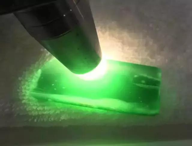 翡翠原石上的编号翡翠原石赌石技巧图解-第4张图片-翡翠网 翡翠原石上的编号翡翠原石赌石技巧图解-第4张图片-翡翠网