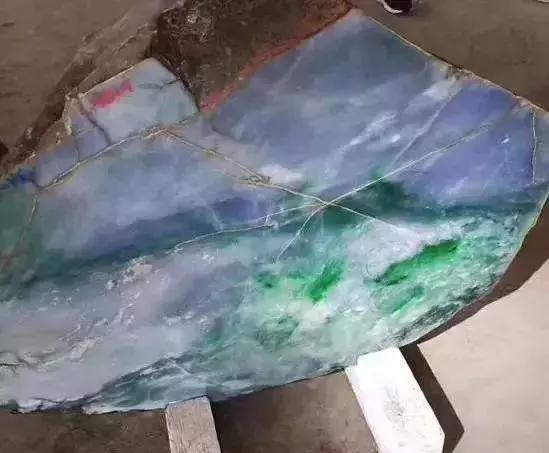 翡翠原石上的编号翡翠原石赌石技巧图解-第13张图片-翡翠网 翡翠原石上的编号翡翠原石赌石技巧图解-第13张图片-翡翠网