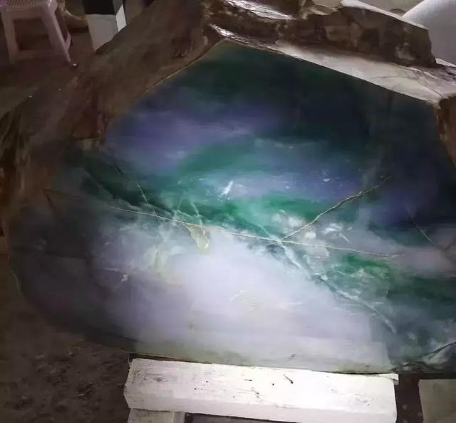 翡翠原石上的编号翡翠原石赌石技巧图解-第14张图片-翡翠网 翡翠原石上的编号翡翠原石赌石技巧图解-第14张图片-翡翠网