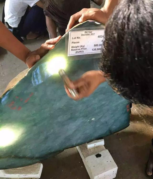 翡翠原石上的编号翡翠原石赌石技巧图解-第16张图片-翡翠网 翡翠原石上的编号翡翠原石赌石技巧图解-第16张图片-翡翠网