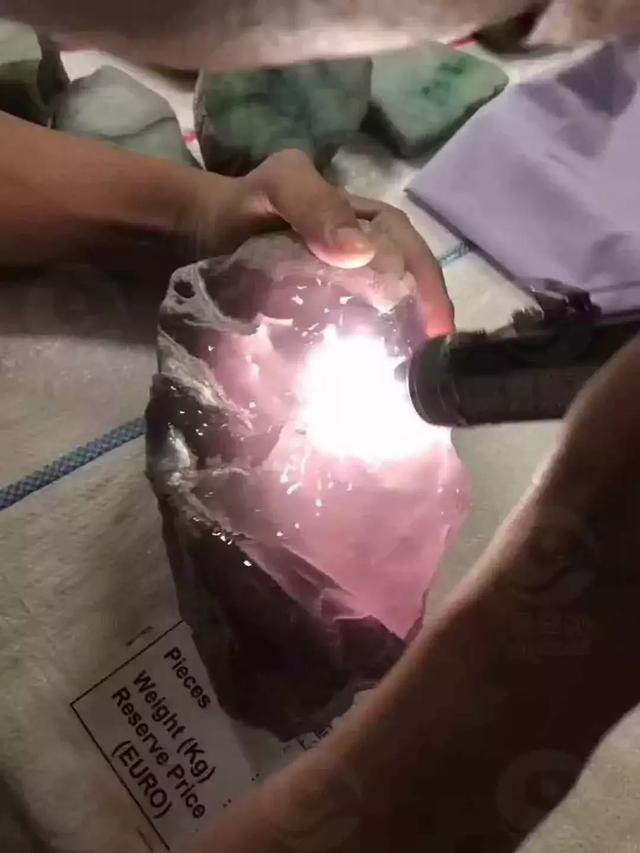 翡翠原石上的编号翡翠原石赌石技巧图解-第18张图片-翡翠网 翡翠原石上的编号翡翠原石赌石技巧图解-第18张图片-翡翠网